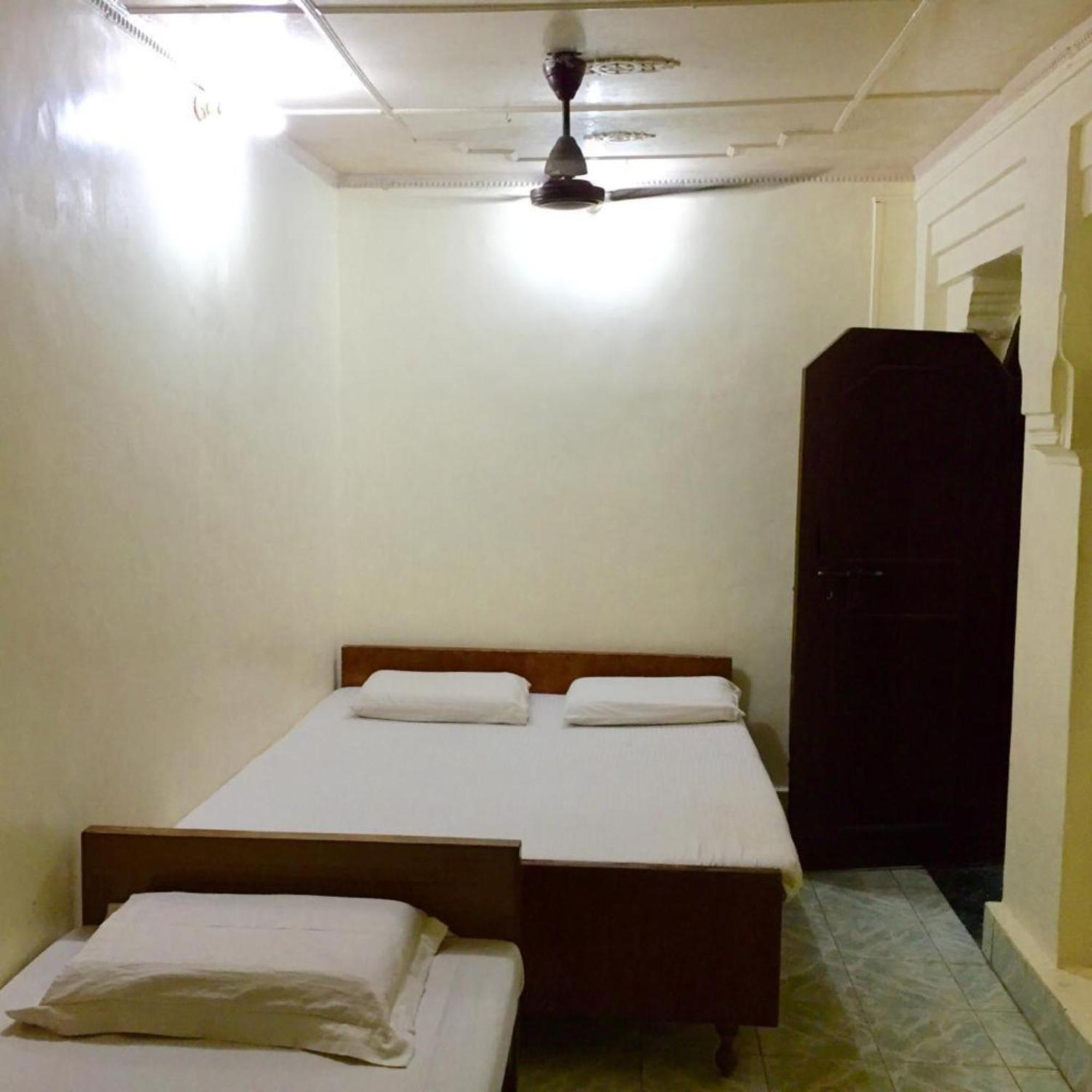 Grg Shanti Guest House Varanasi Near Manikarnika Ghat Екстериор снимка