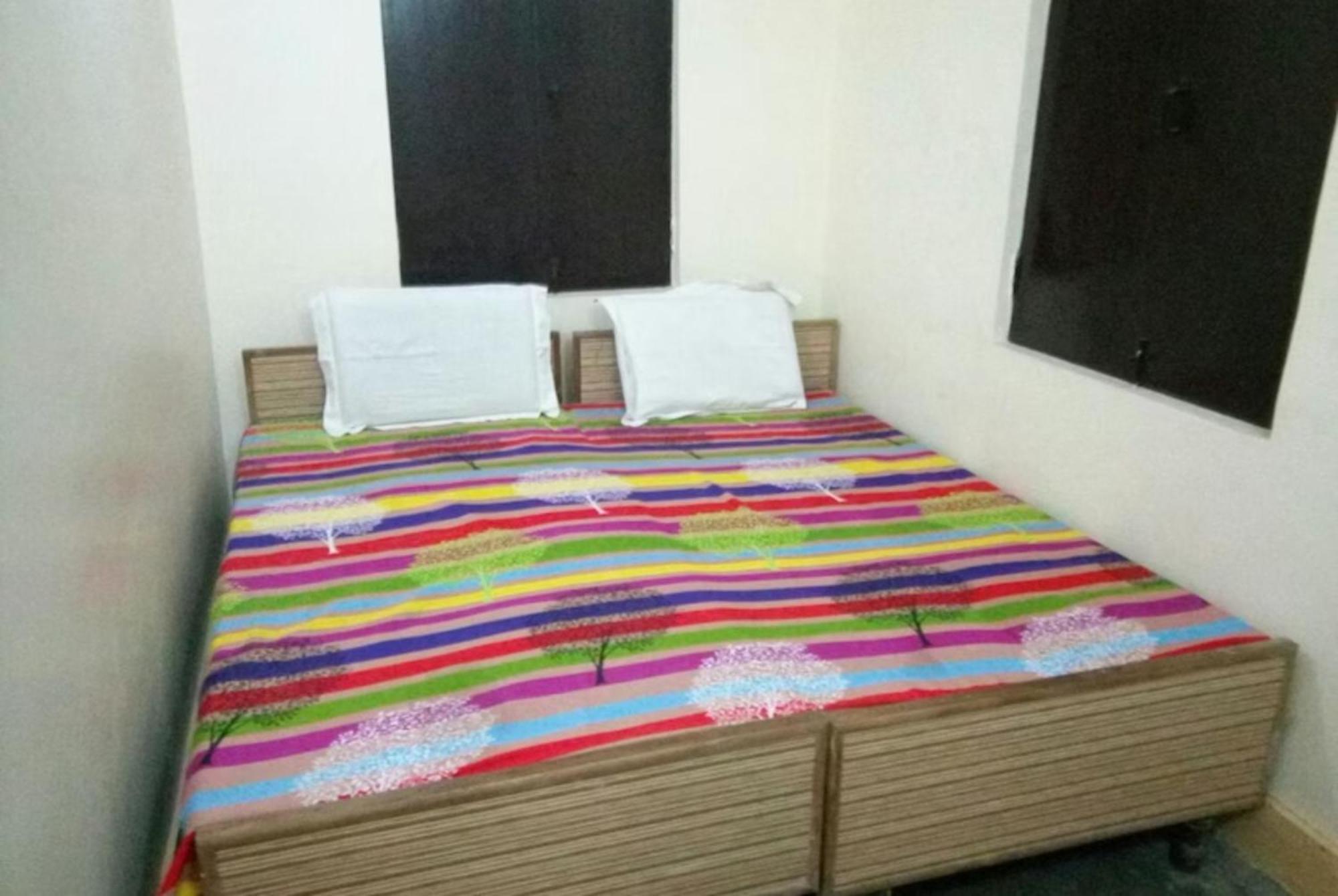 Grg Shanti Guest House Varanasi Near Manikarnika Ghat Екстериор снимка