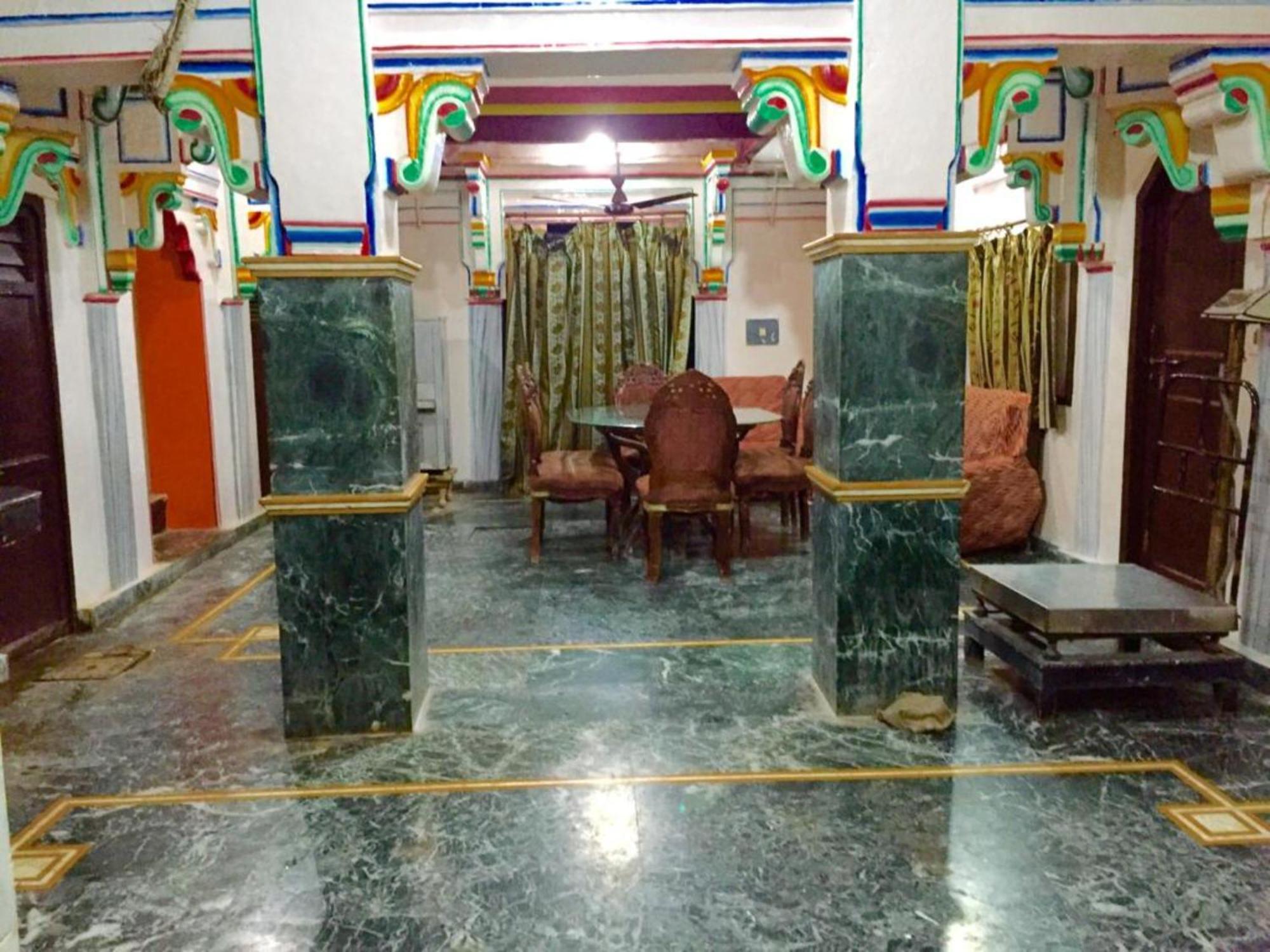 Grg Shanti Guest House Varanasi Near Manikarnika Ghat Екстериор снимка