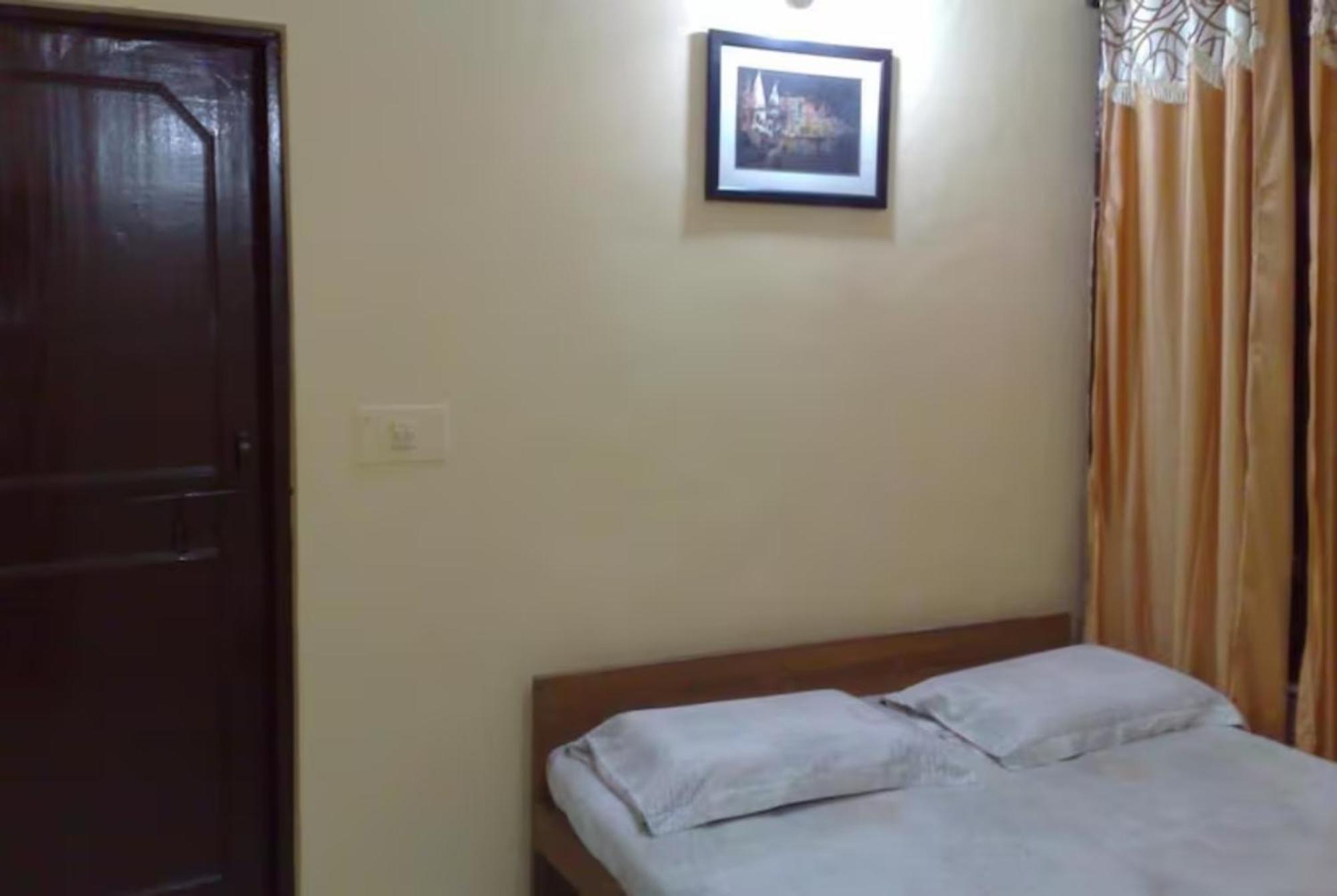 Grg Shanti Guest House Varanasi Near Manikarnika Ghat Екстериор снимка