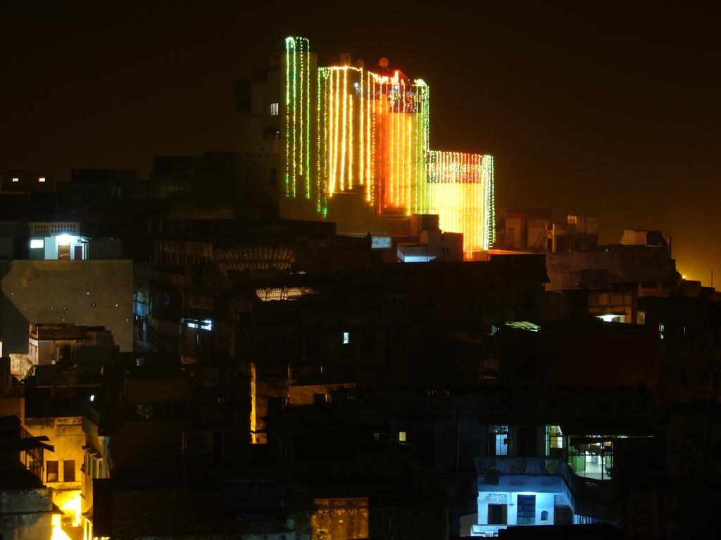 Grg Shanti Guest House Varanasi Near Manikarnika Ghat Екстериор снимка