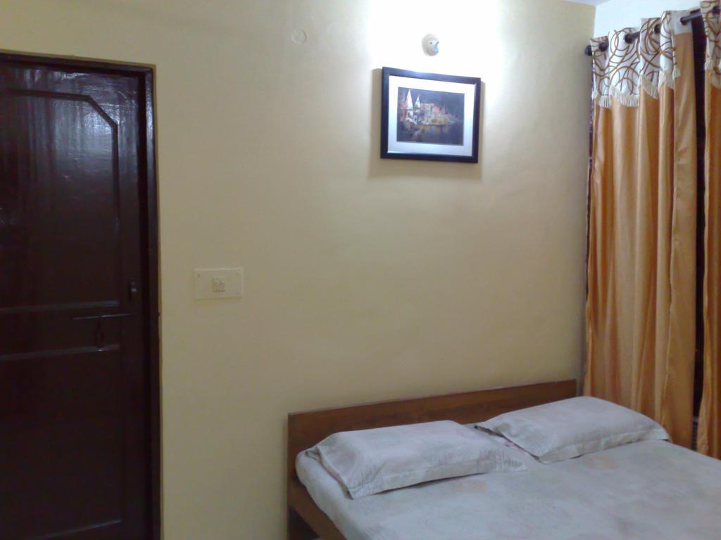 Grg Shanti Guest House Varanasi Near Manikarnika Ghat Стая снимка
