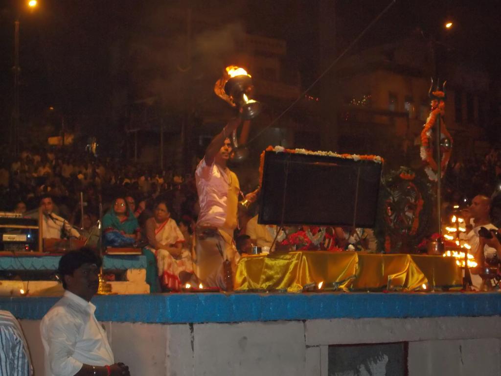 Grg Shanti Guest House Varanasi Near Manikarnika Ghat Екстериор снимка