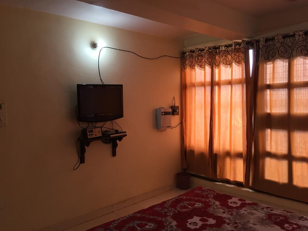 Grg Shanti Guest House Varanasi Near Manikarnika Ghat Екстериор снимка